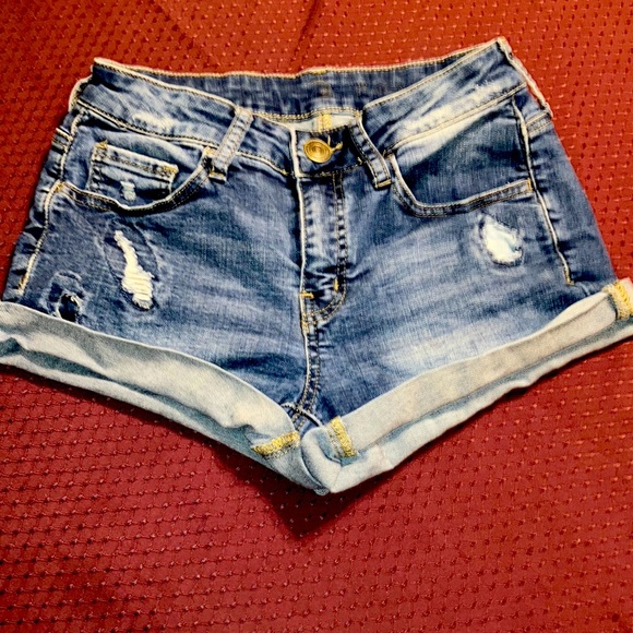 Jean shorts by SO in EUC destressed / ripped size 5 - Picture 1 of 2